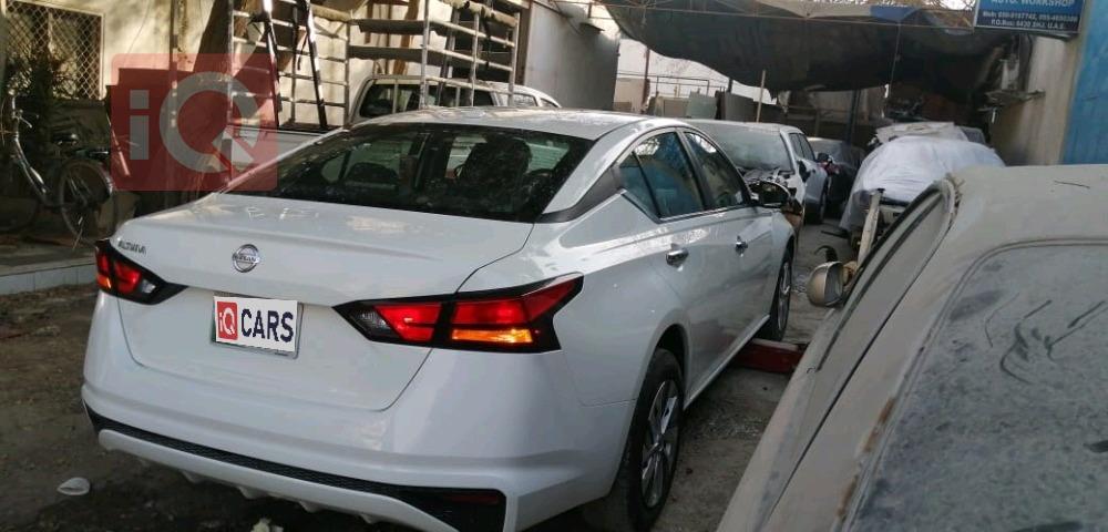 نيسان ألتيما